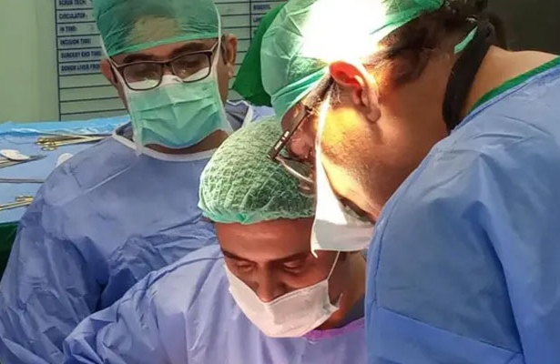 pakistan-s-first-successful-cornea-transplant-restores-sight-to-2-soldiers