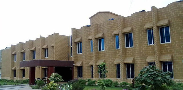 larkana-varsity-employees-booked-over-entering-smbbmu-premises-with-arms