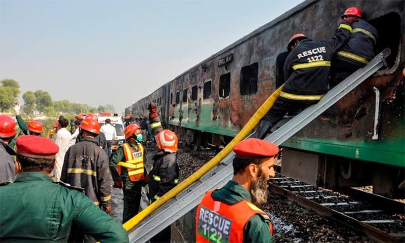 wooden-rail-sleepers-scrap-burnt-in-gujranwala