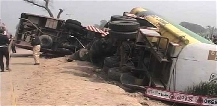 oil-tanker-overturns-near-kandhkot