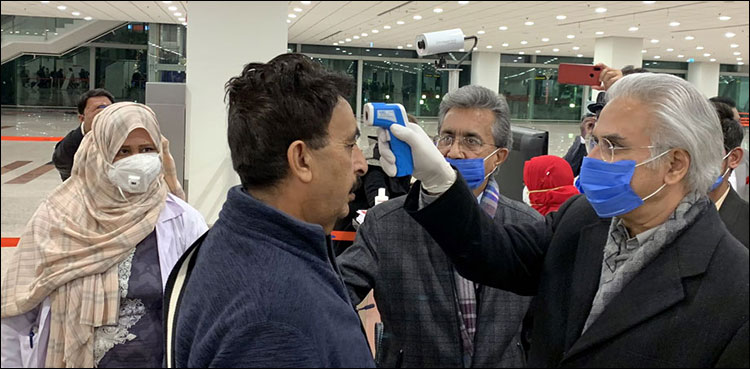 dr-zafar-mirza-monitors-screening-process-of-passengers-at-islamabad-airport