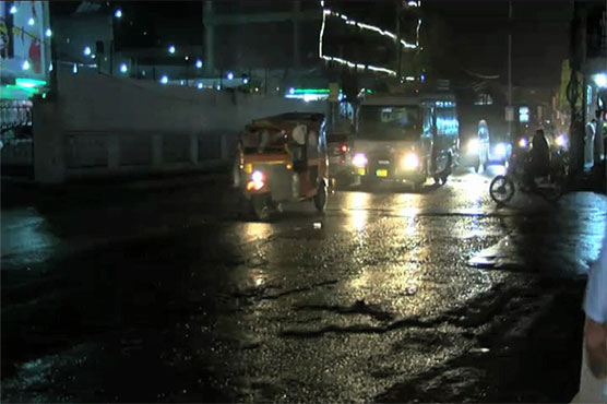 rain-turns-weather-pleasant-in-lahore