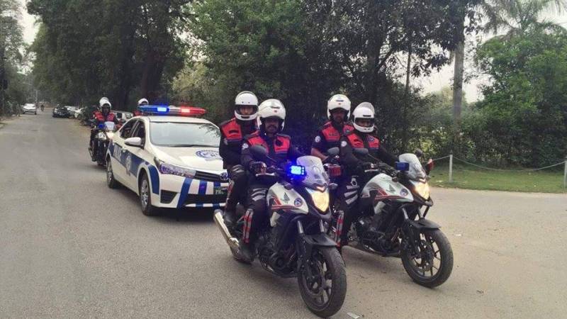 four-robbers-shot-dead