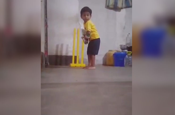 watch-this-3-years-old-kid-drives-the-ball-perfectly