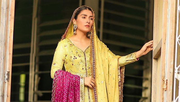 ayeza-khan-looks-stunning