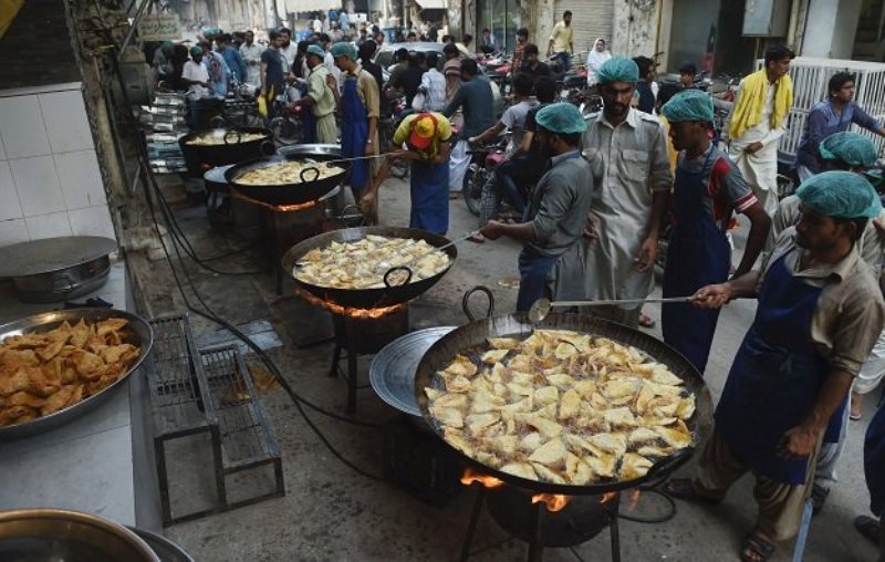 cooking-oil-being-sold-at-high-prices