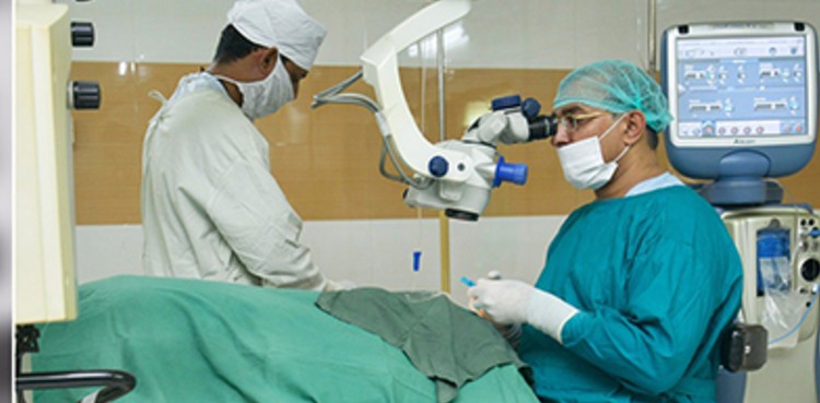 nine-lose-eyesight-after-injection