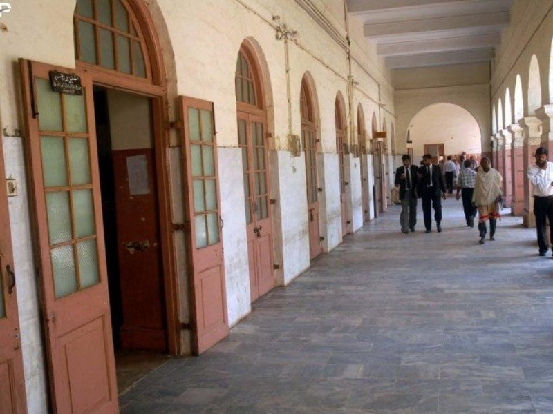 murder-shot-outside-court