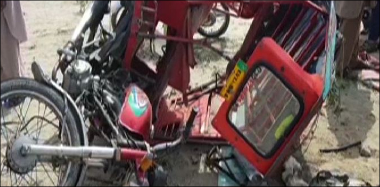 motorcycle-rickshaw-collides