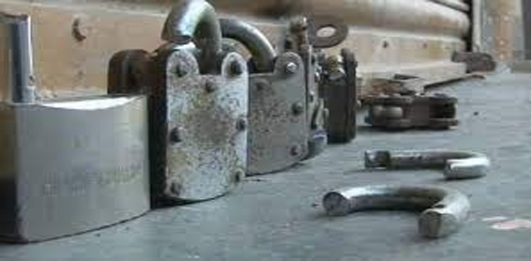 burglars-loot-valuables