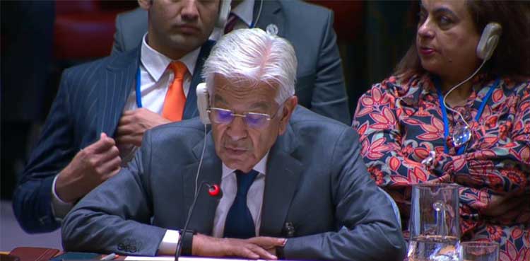 fo-clarifies-controversy-over-woman-seated-behind-khawaja-asif-at-unsc