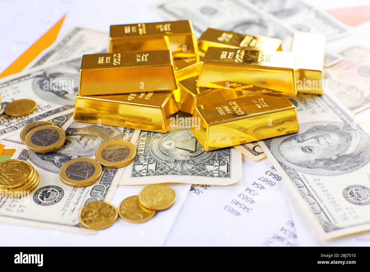 gold-dips-as-dollar-strengthens-amid-renewed-us-china-trade-optimism