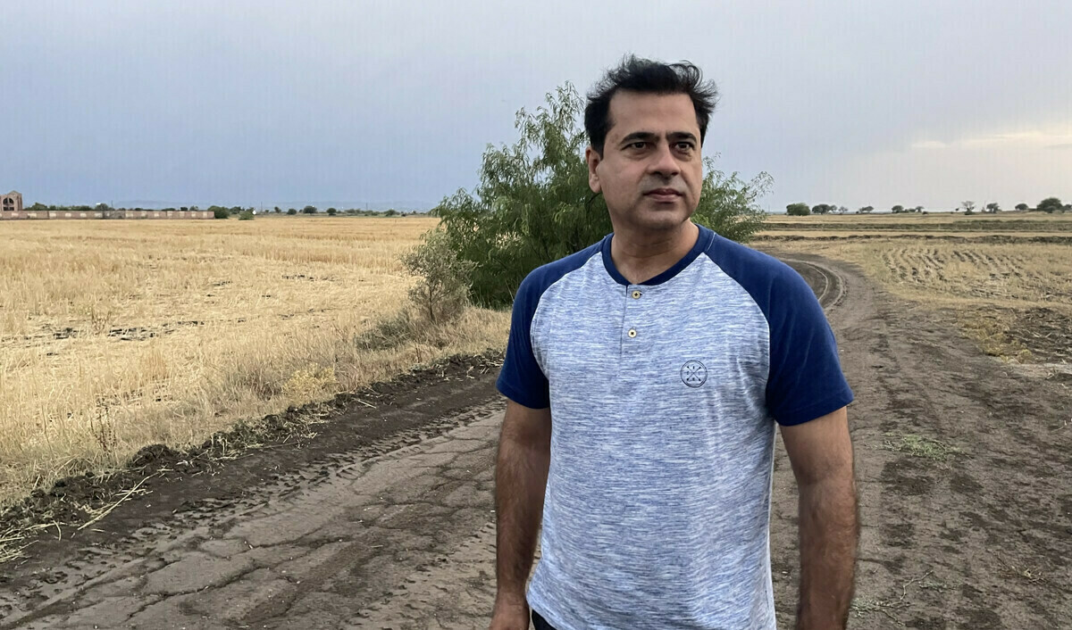 imran-riaz-khan-offloaded-from-dubai-bound-flight