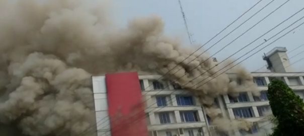 woman-burns-major-fire-breaks-out-at-gujrats-shopping-mall