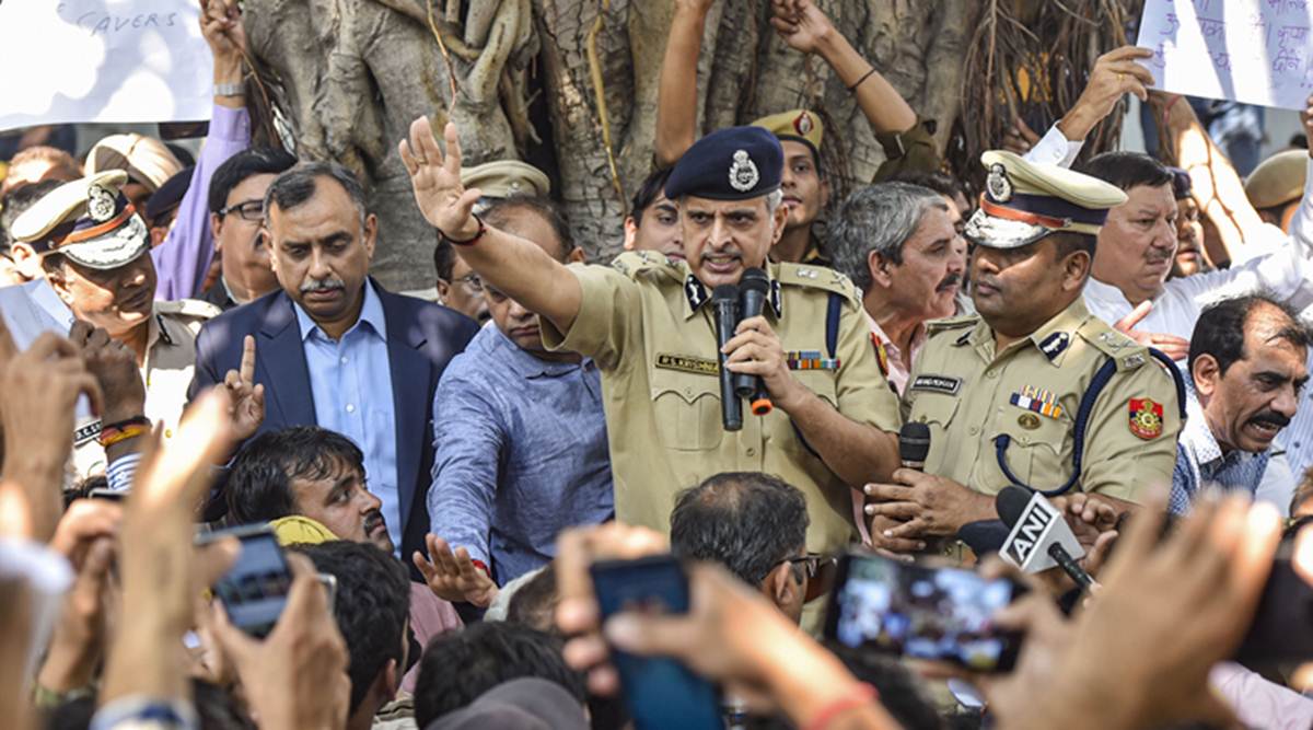 two-separate-firs-registered-against-lawyers-over-pic-clash