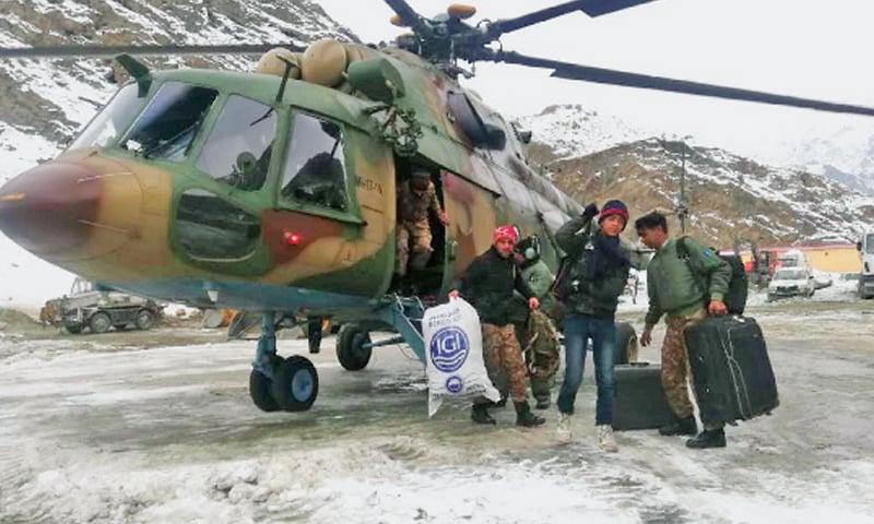 army-helicopters-lift-stranded-passengers