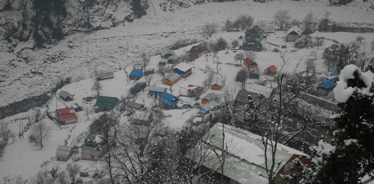 at-least-12-killed-as-heavy-snow-lashes-ajk