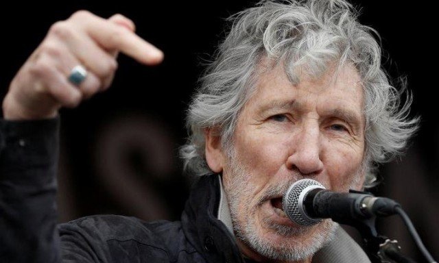 prime-minister-imran-tweets-video-of-roger-waters-speaking-out-against-indian-law