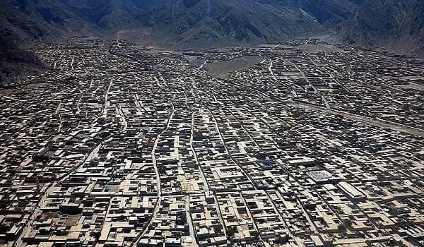 police-baton-charge-arrest-protesting-doctors-in-quetta