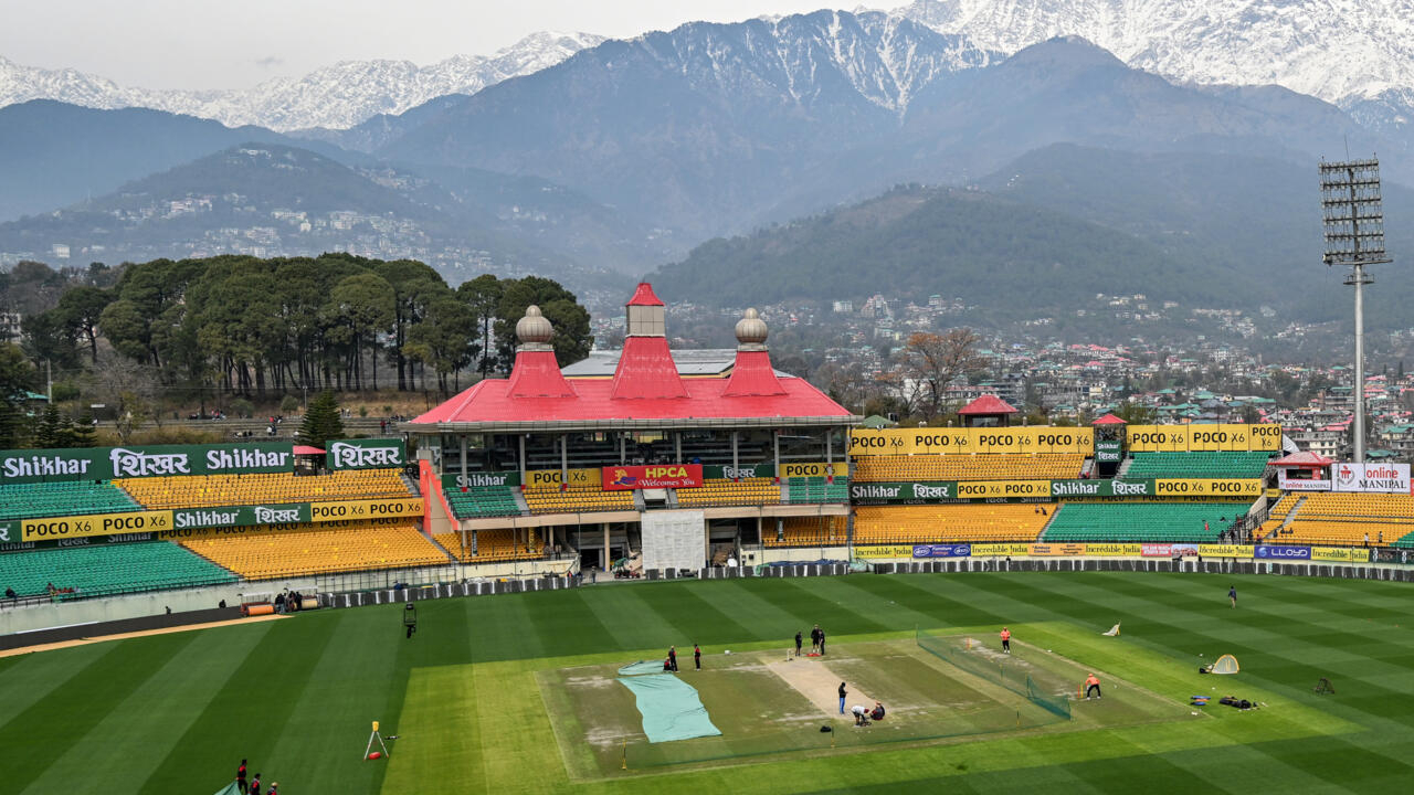 england-high-on-himalayas-in-cricket-s-most-picturesque-location
