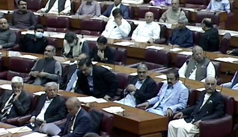 no-trust-motion-na-session-to-decide-pm-imran-s-fate-adjourned-till-12-30pm