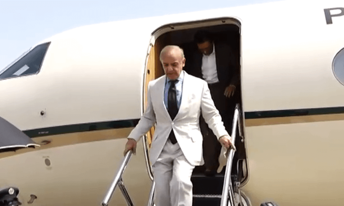 pm-leaves-for-day-long-visit-to-karachi