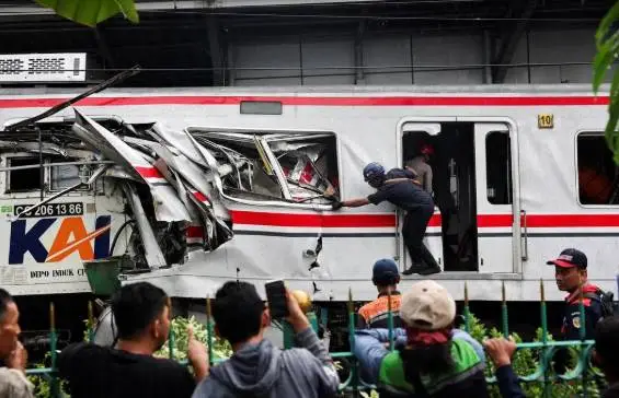 Two trains collide in Indonesia, killing 14 and injuring 84