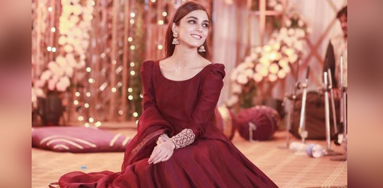 maya-ali-dazzles-in-a-traditional-outfit-at-qawwali-event