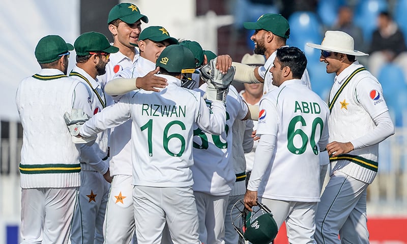 south-africa-batting-line-up-crumbles-before-pakistan-on-day-3-of-the-second-test