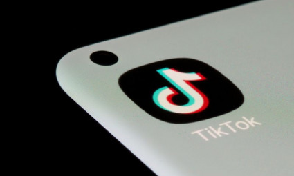 tiktok-s-leaves-twitter-snapchat-combined-behind-in-ad-revenue-in-2022