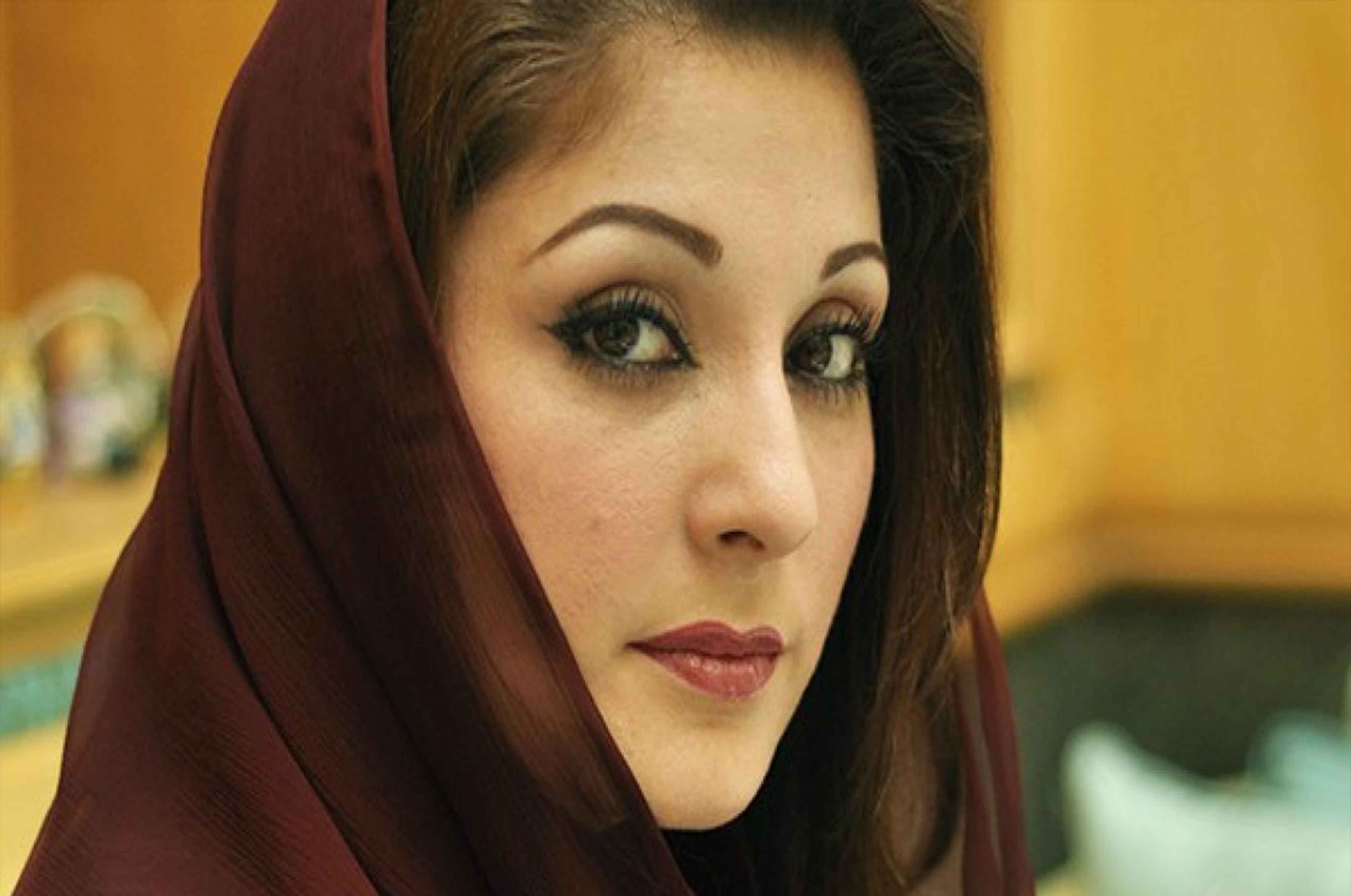 nab-hands-over-a-questionnaire-to-maryam-nawaz