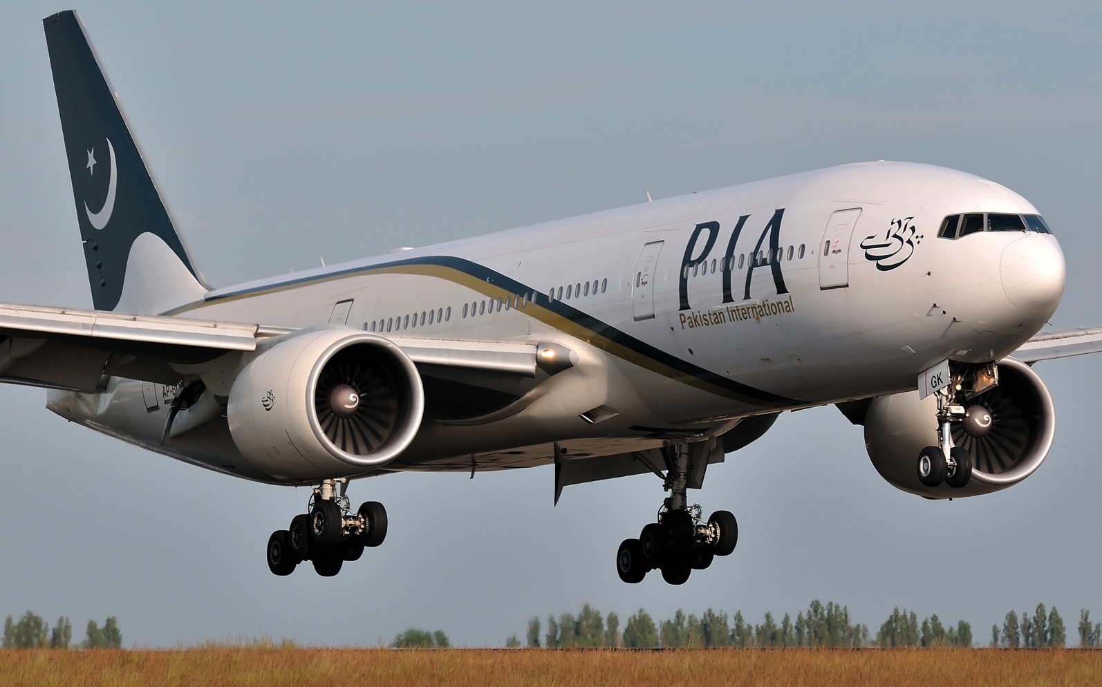 pia-pilots-warn-of-stopping-flights-due-to-an-unsafe-environment