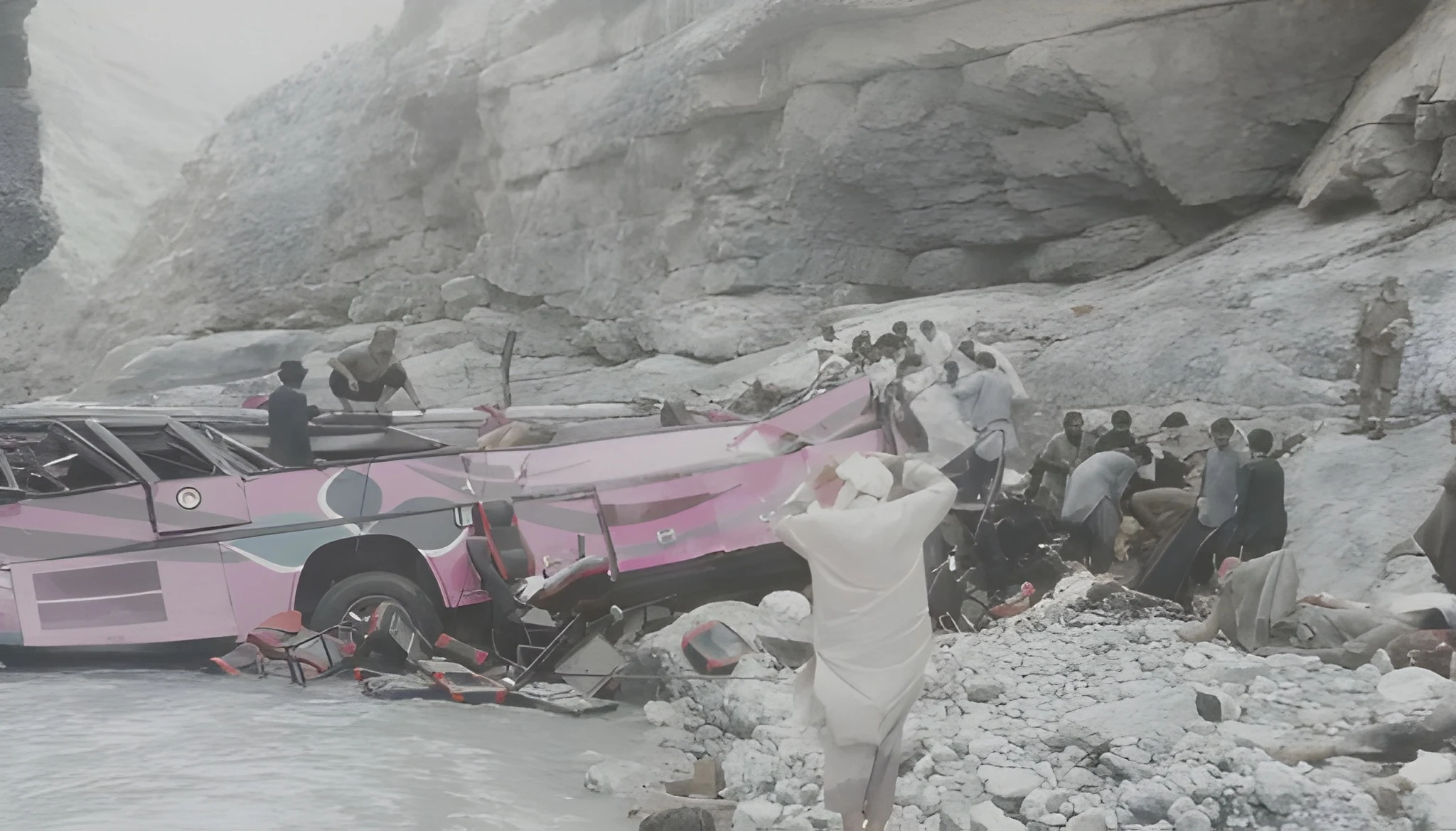 40 dead after bus plunges into ravine in Zhob