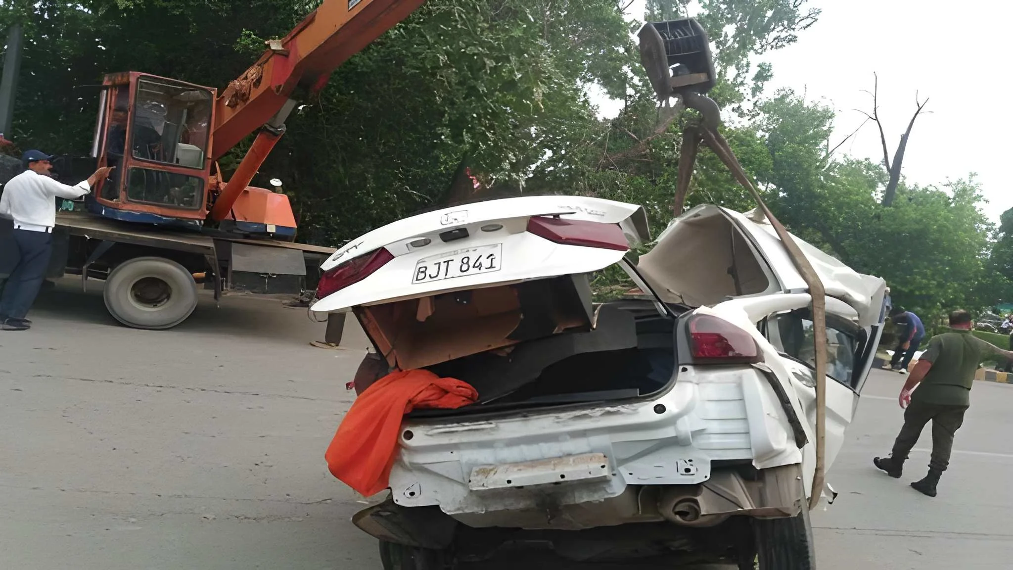 Five killed, child injured in Lahore Canal Road accident