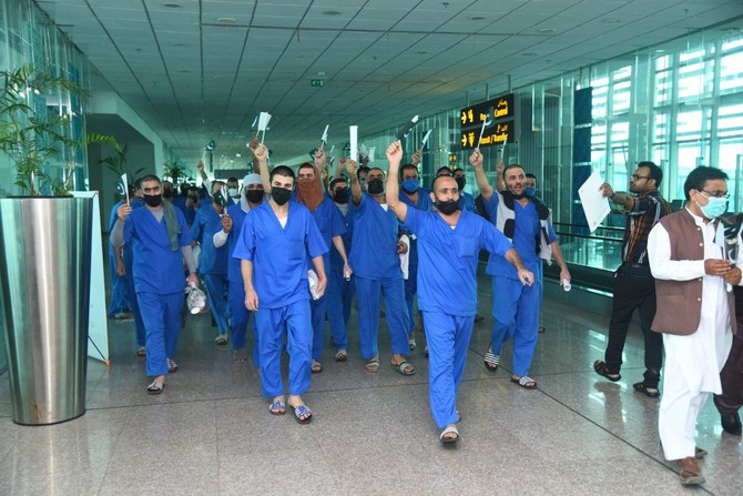 19-pakistani-prisoners-in-saudi-arabia-arrive-in-pakistan
