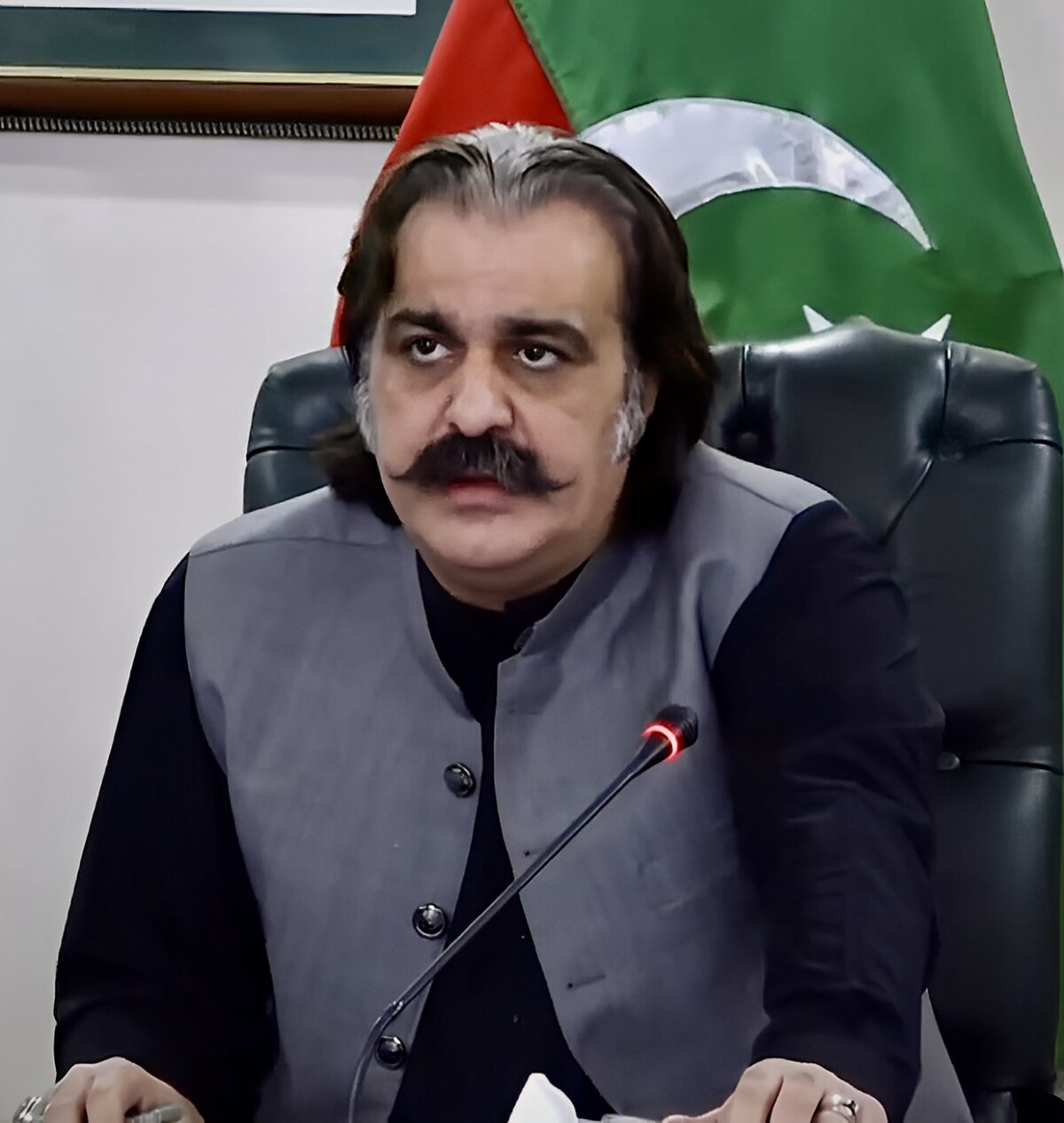 ali-amin-outrages-for-posting-eid-packages-distribution-photos