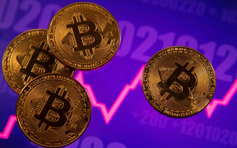 bitcoin-crosses-62-000-ahead-of-coinbase-ipo