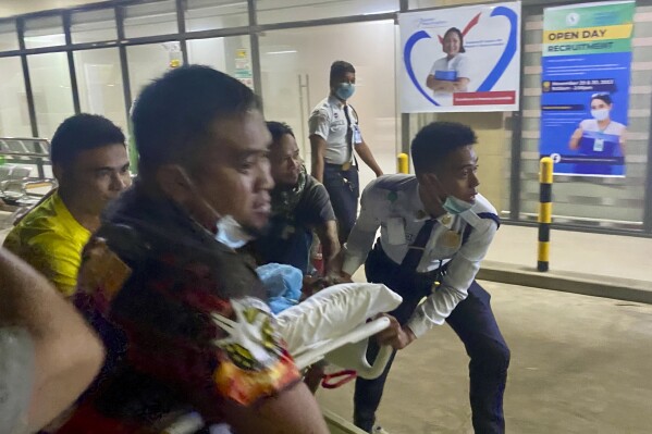 deadly-earthquake-rocks-philippines-26-lives-lost
