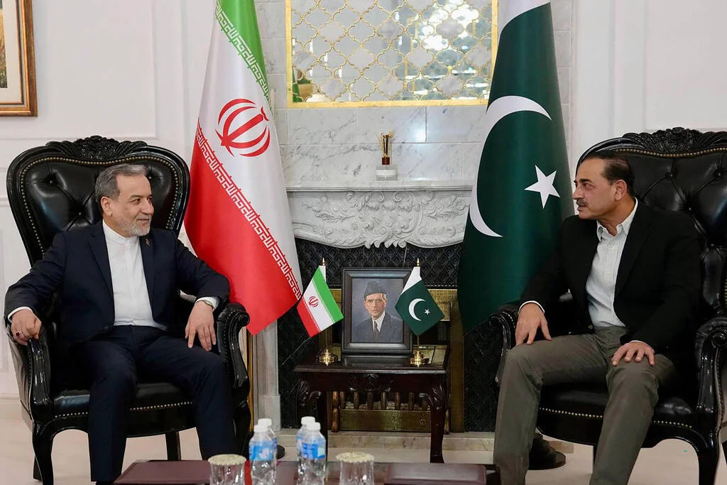 iran-proposes-reopening-strait-of-hormuz-while-deferring-nuclear-negotiations-says-report
