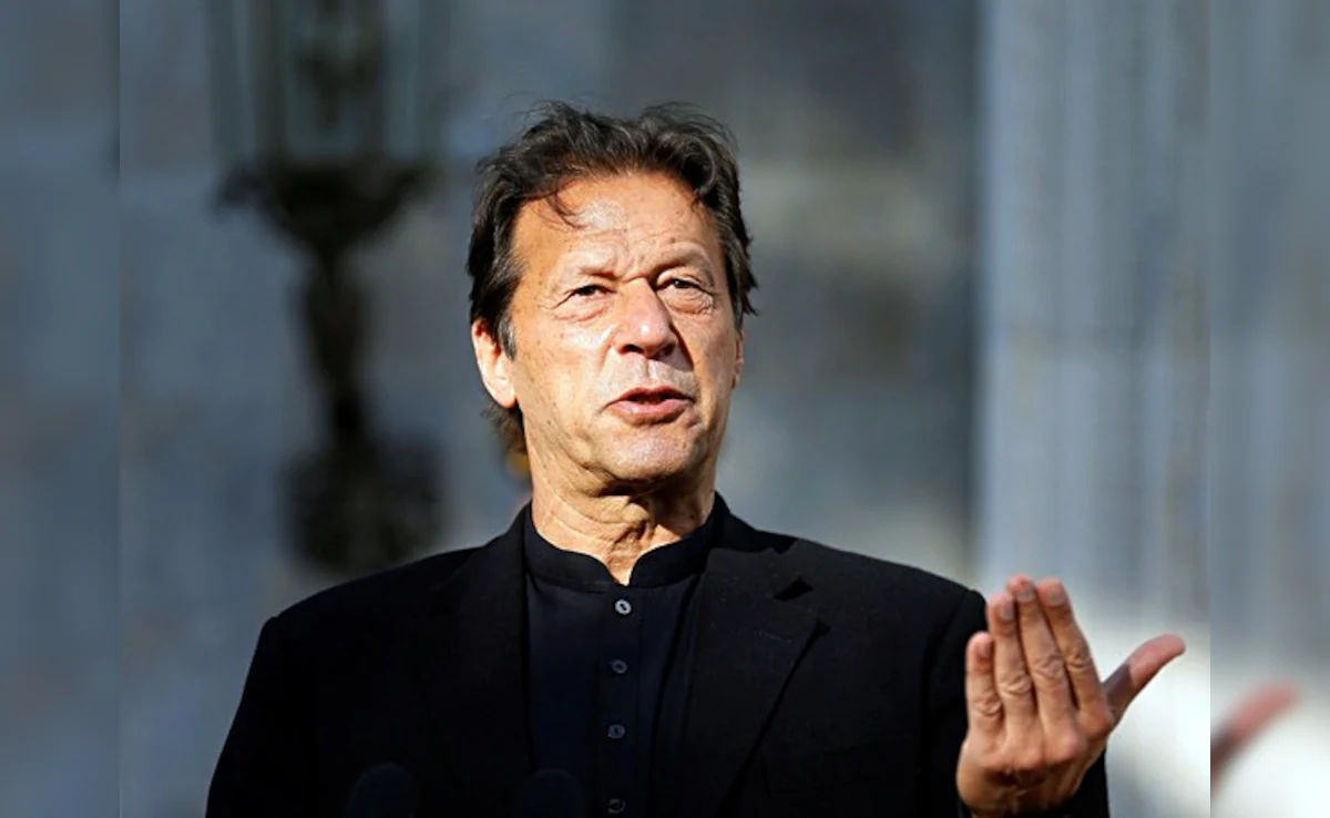 naqvi-assists-in-imrans-eye-checkup-aleemas-reaction-sparks-debate