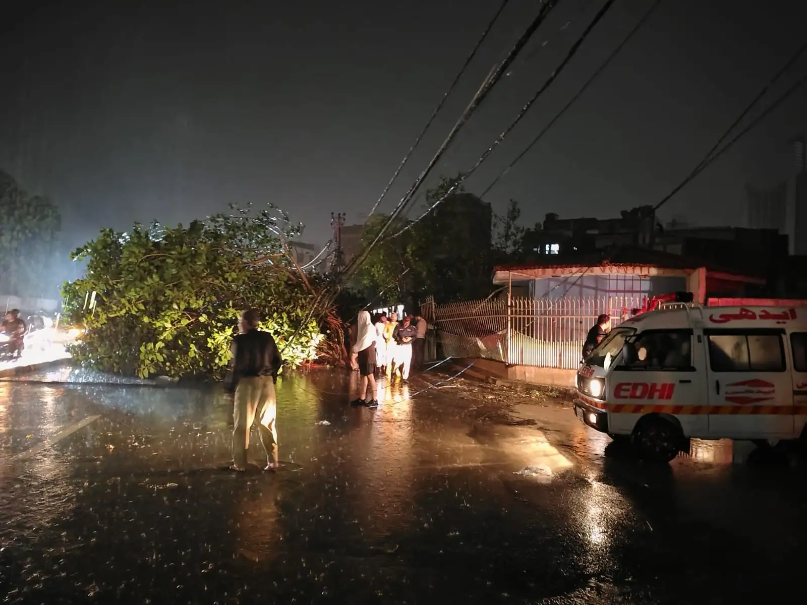 pdma-warns-of-heavy-rain-and-thunderstorms-in-karachi-and-across-sindh