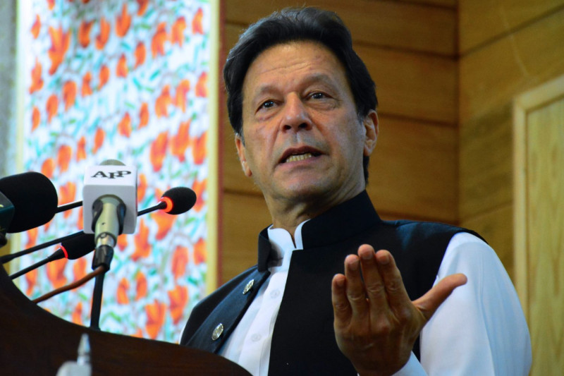 pm-imran-takes-notice-of-minar-e-pakistan-incident