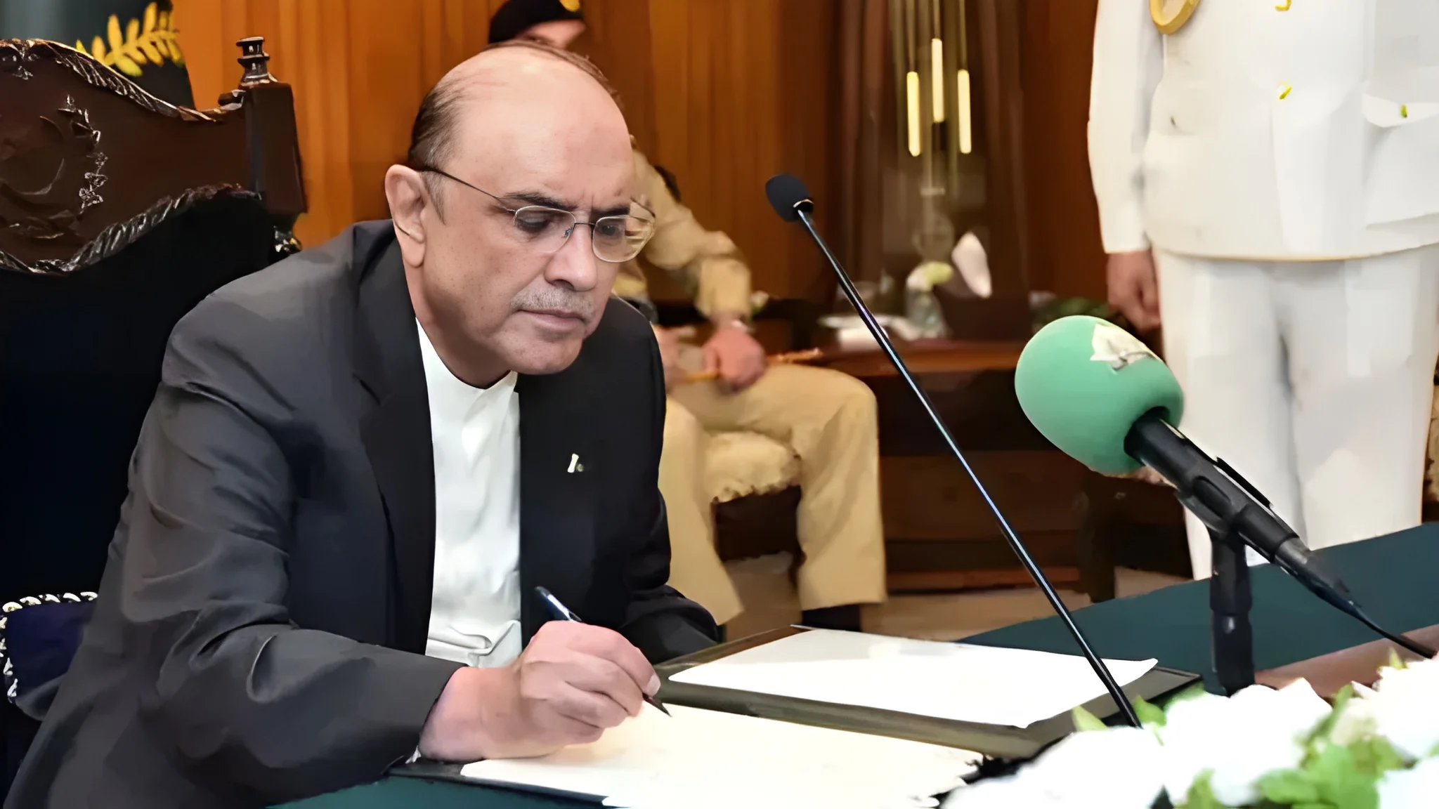 president-zardari-approves-appointment-of-additional-judges