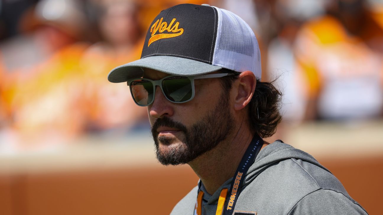 sources-vols-tony-vitello-emerges-as-favorite-for-giants-managerial-job