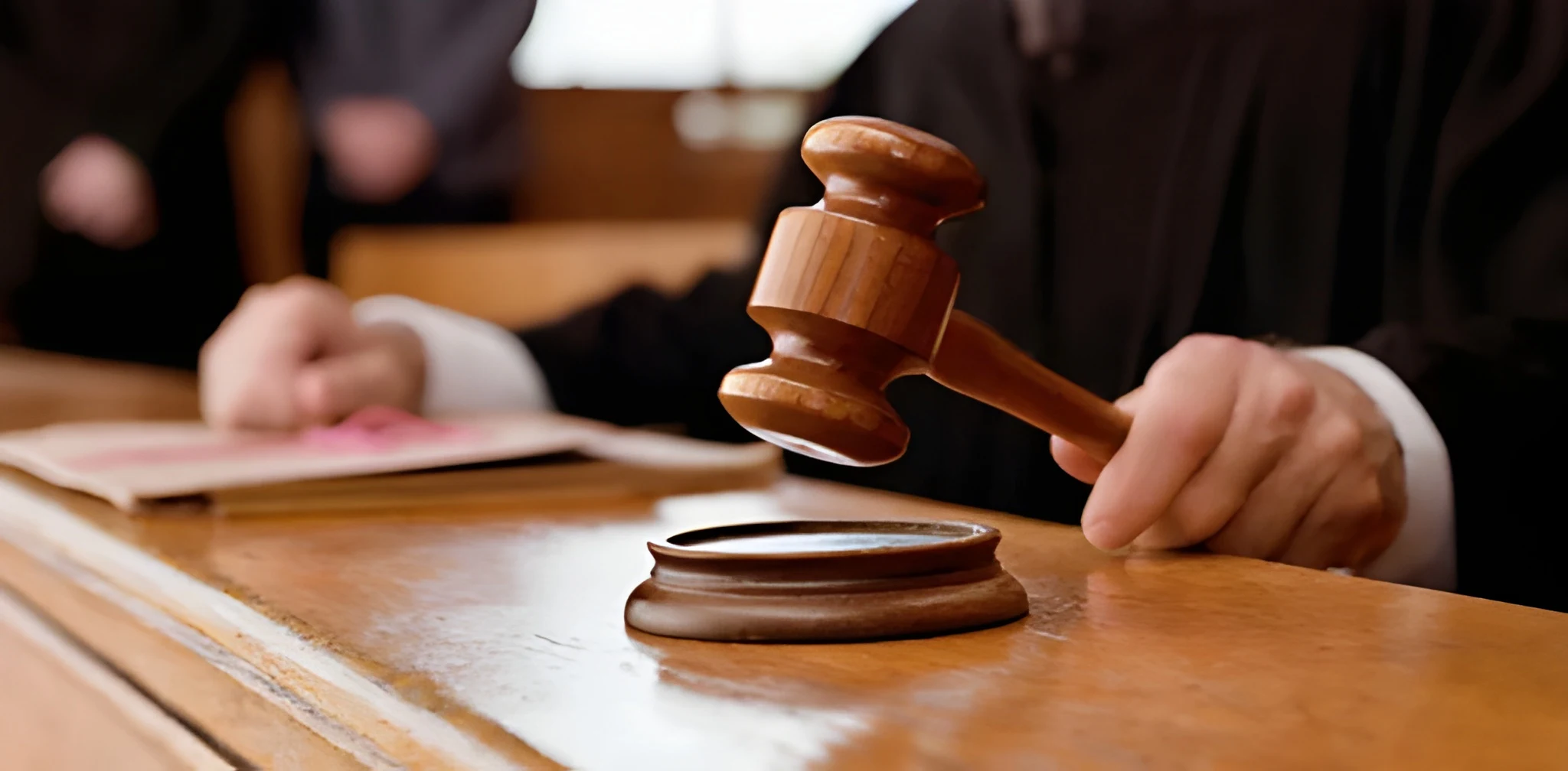 two-lawyers-suspended-for-allegedly-forcing-accused-to-apologise