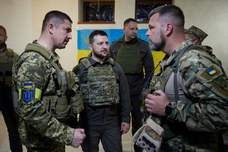 ukraine-pushes-back-in-kherson-as-zelensky-visits-east