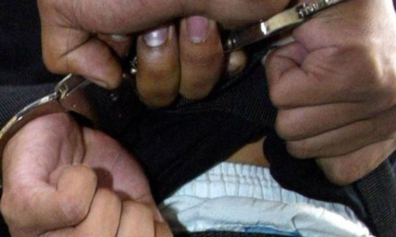 constable-arrested-for-attacking-dig-at-police-lines-in-lahore