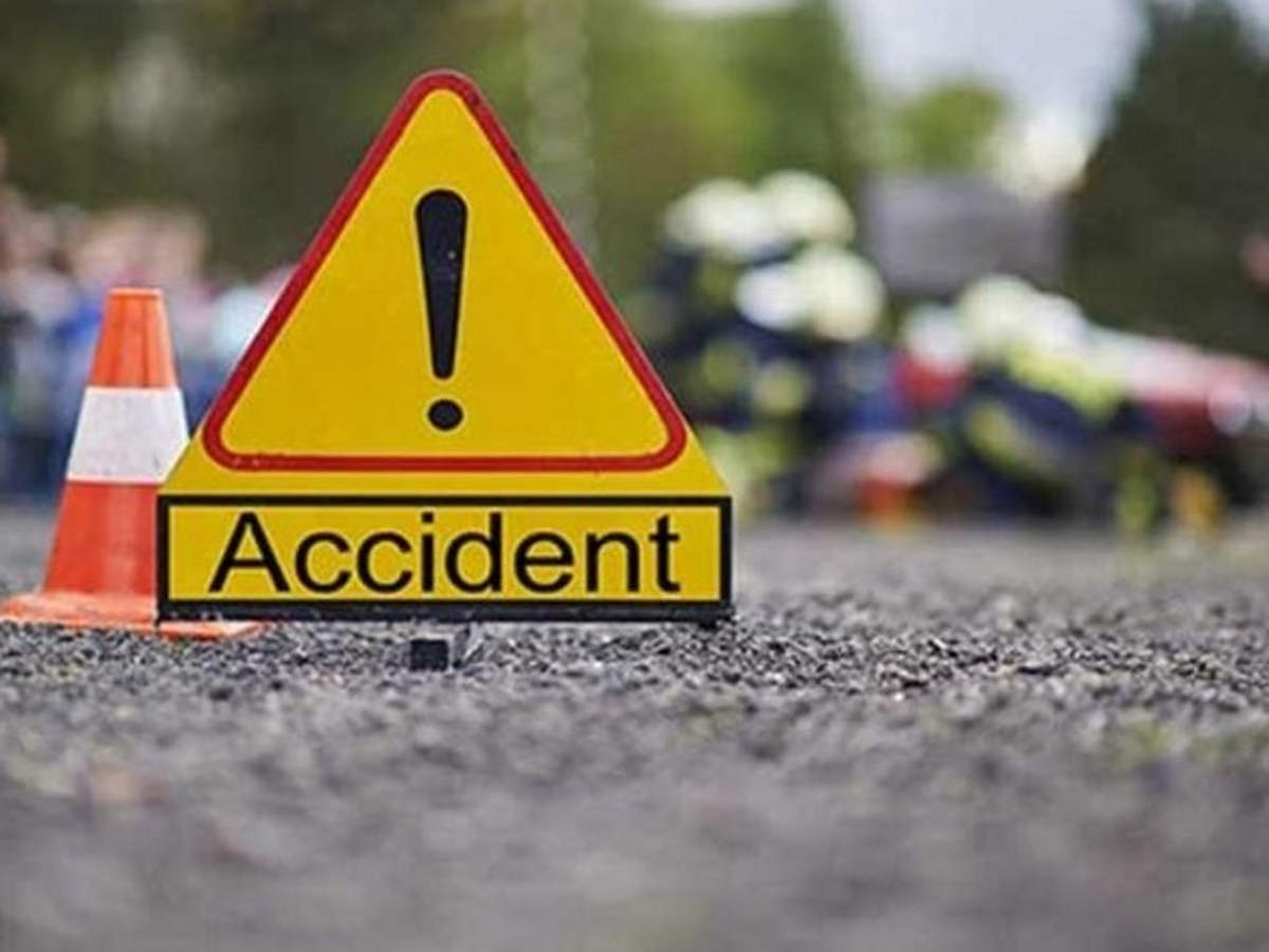 passenger-bus-crushes-in-karachi