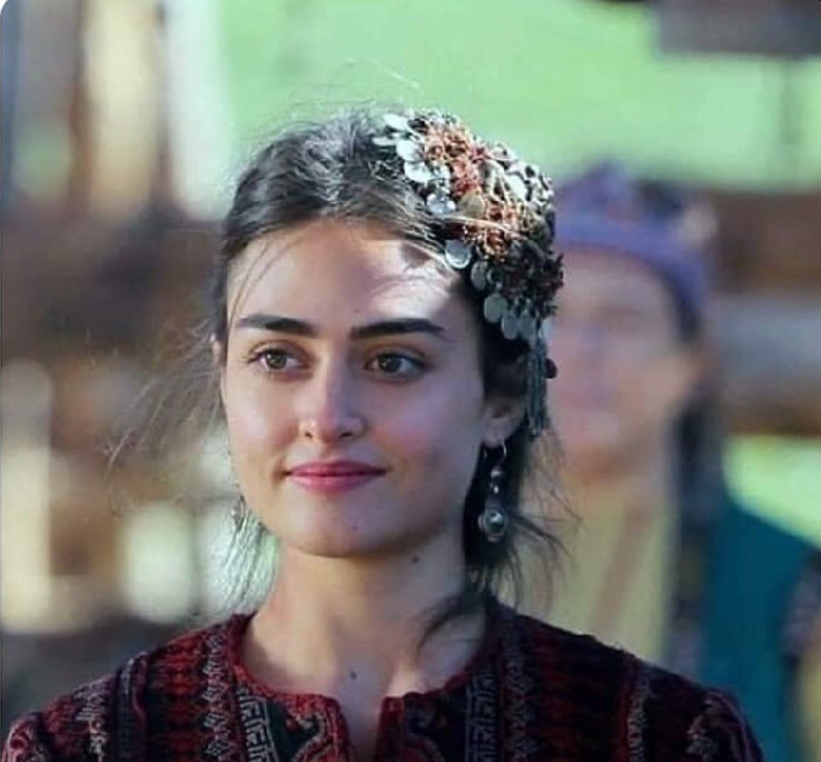esra-bilgic-aka-halime-sultan