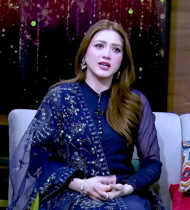 after-nawal-saeed-momina-iqbal-reveals-cricketers-slid-into-her-dms